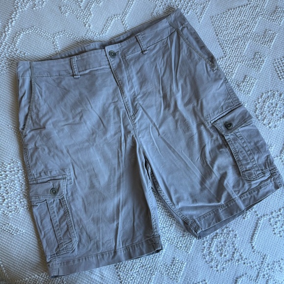 Old Navy Other - Old Navy men’s size 40 light gray flat front‎ cargo shorts